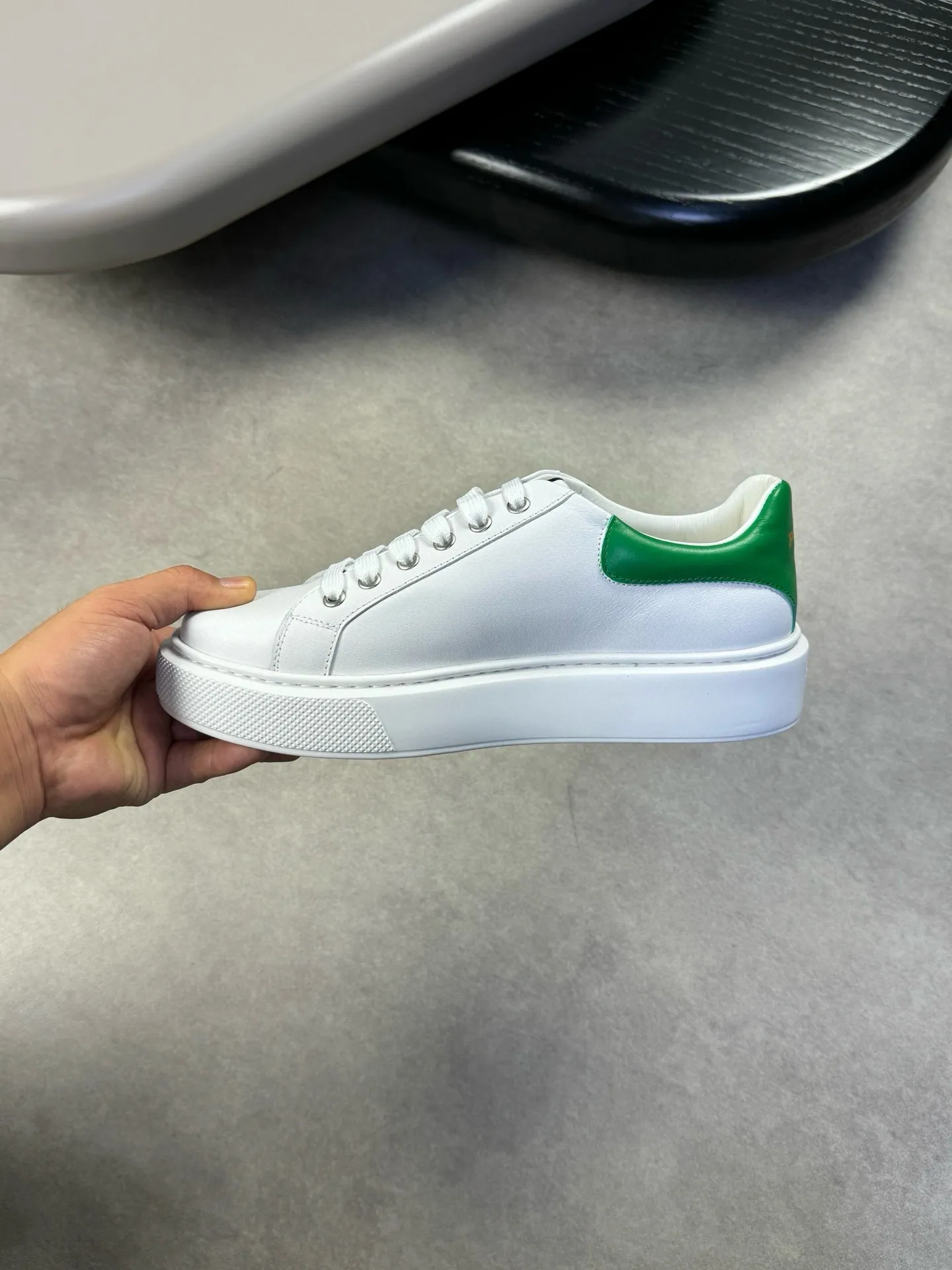 Men's shoes 💰P420💰[PRADA] Prada - High-end quality original order - Upper: original 🔝 Nappa calfskin, shoe body sewn with brand plastic LOGO - Inner: water-dyed cowhide - Outsole: original TPU rubber foam; molded outsole - Super high quality control, fine workmanship: highlighted (high-end, luxury, grade) -Size: 39-44 (38, 45, can be customized)